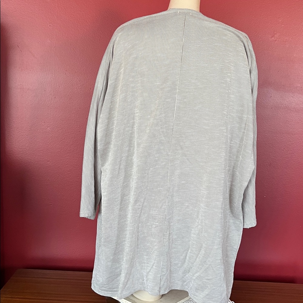 Like new DONNI Light Gray striped Women's Cardigan - Picture 7 of 10
